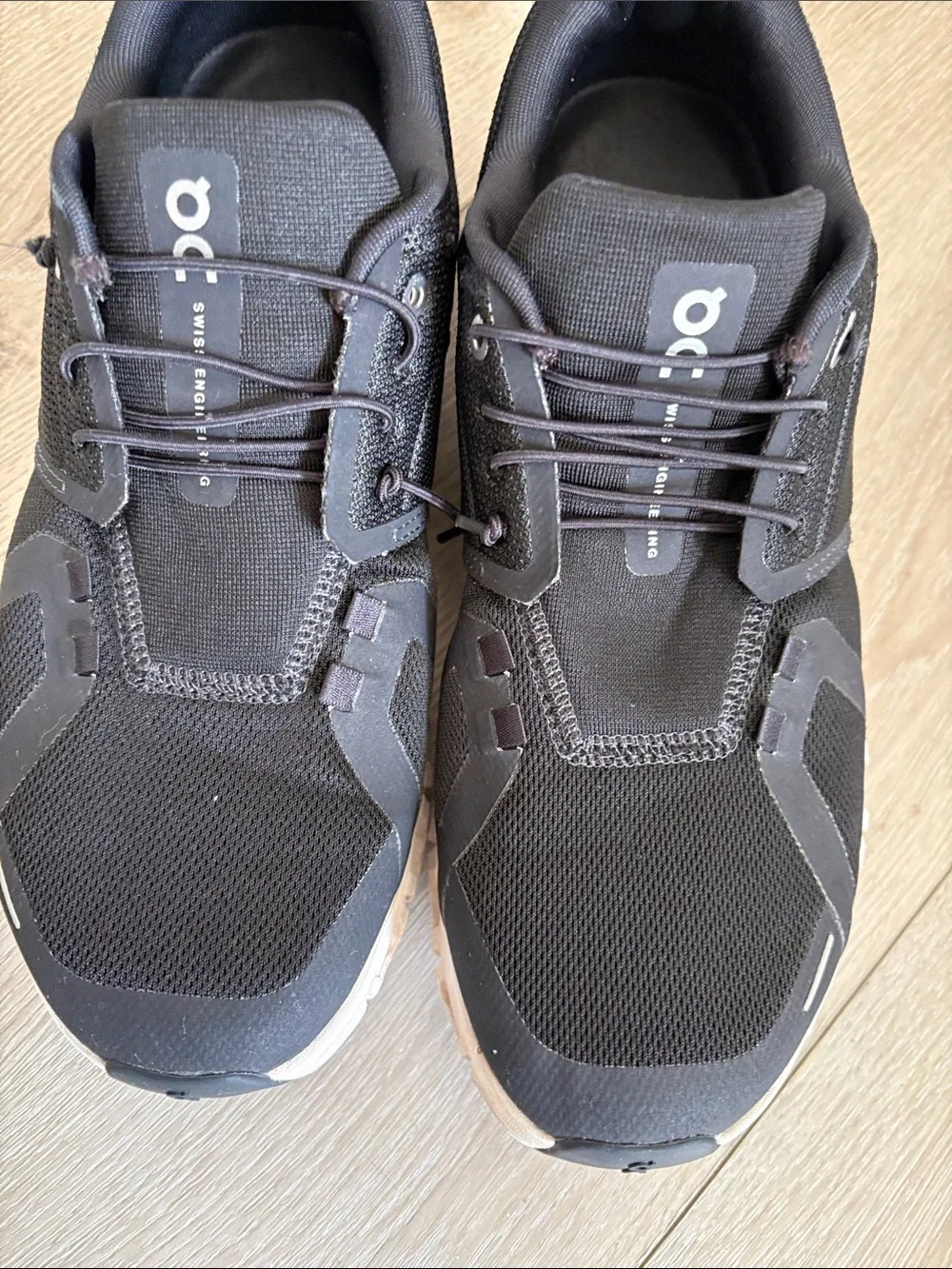 On Running Cloud 6 Men's Size M 8.5  black  White Running Shoes